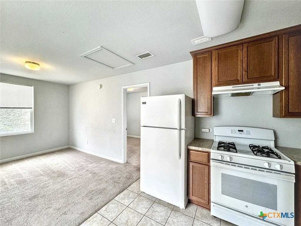 340 Perry Street - Photo 6 of 12