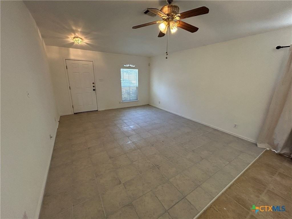 369 Starling Crk - Photo 4 of 28