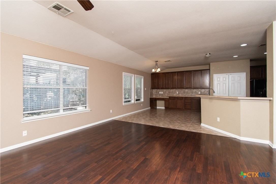 424 Winter Sun Drive - Photo 7 of 30