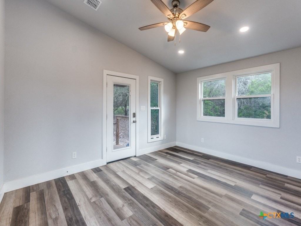 238 Ledgeview Drive - Photo 4 of 31