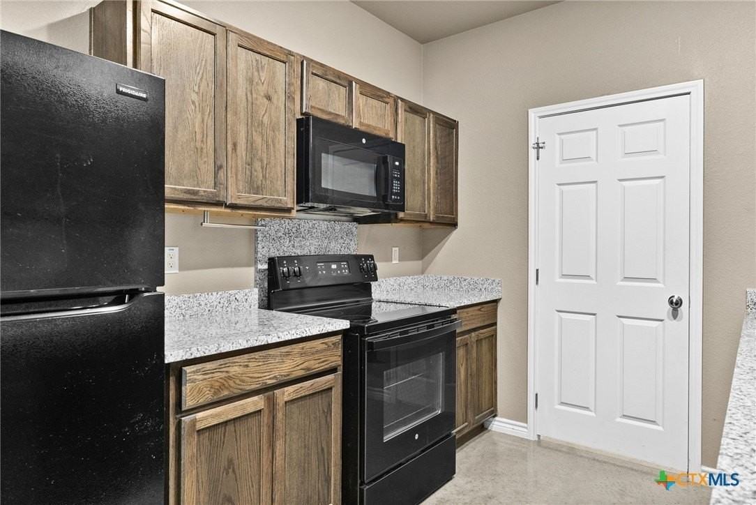 2011 Wood Street - Photo 3 of 12