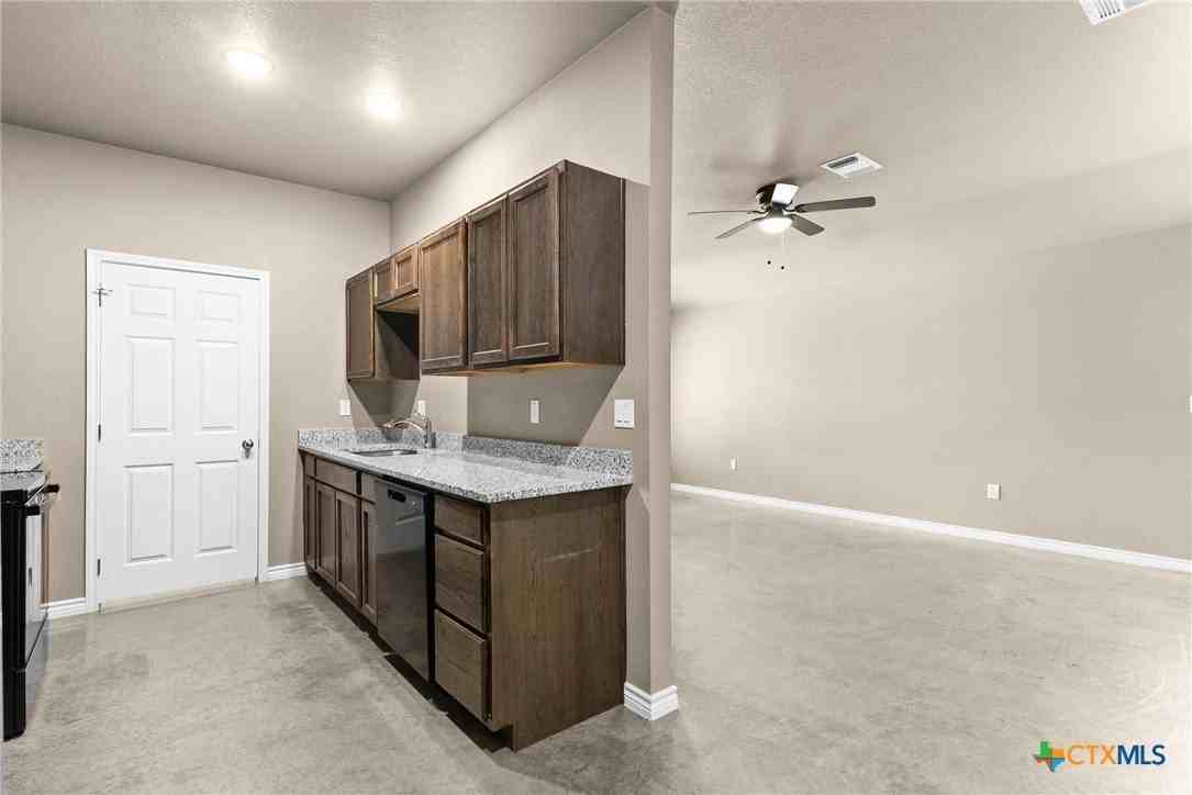 2011 Wood Street - Photo 4 of 12