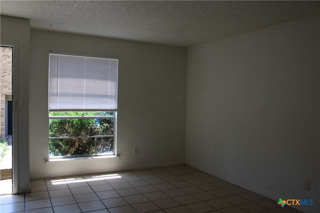 2409 Valley Forge Avenue - Photo 3 of 8