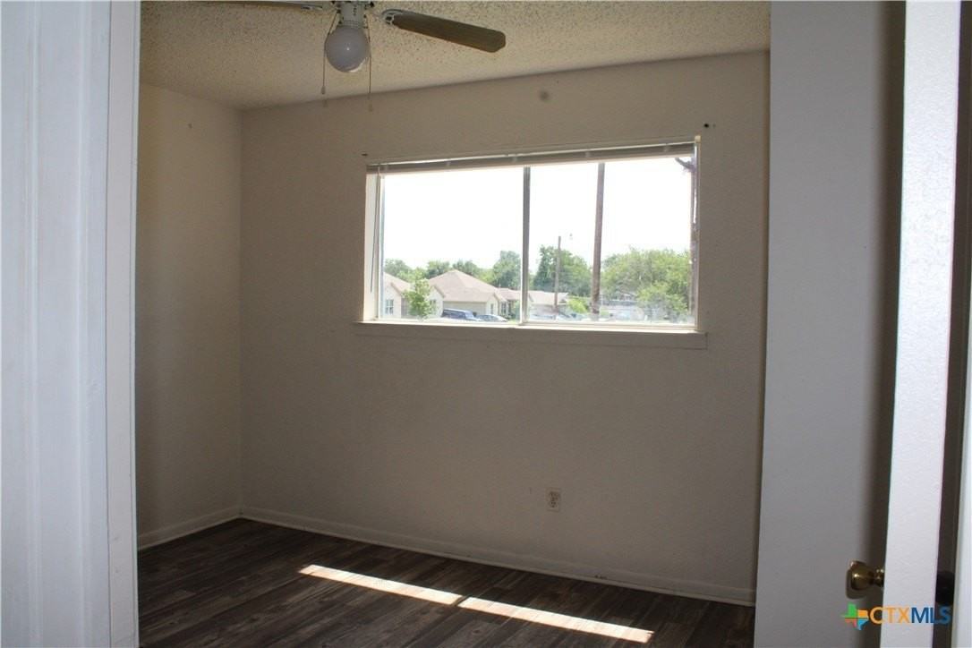 2409 Valley Forge Avenue - Photo 4 of 8