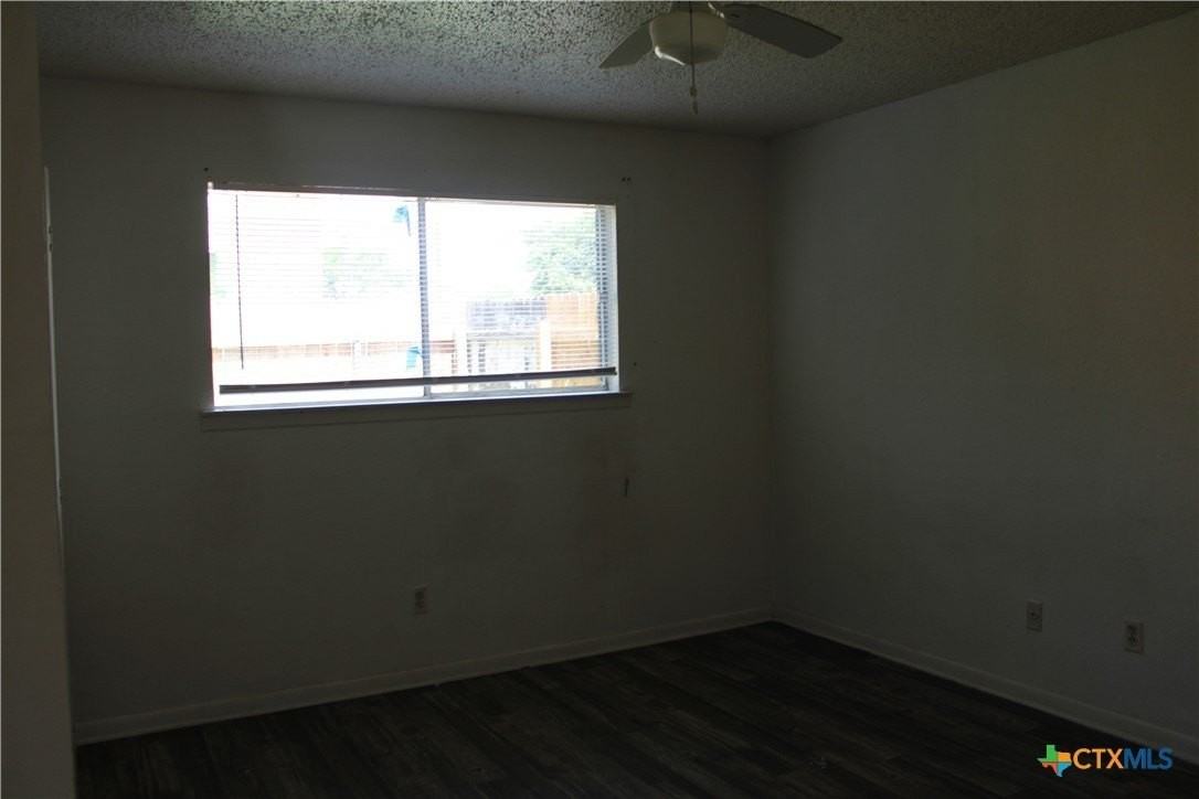 2409 Valley Forge Avenue - Photo 5 of 8