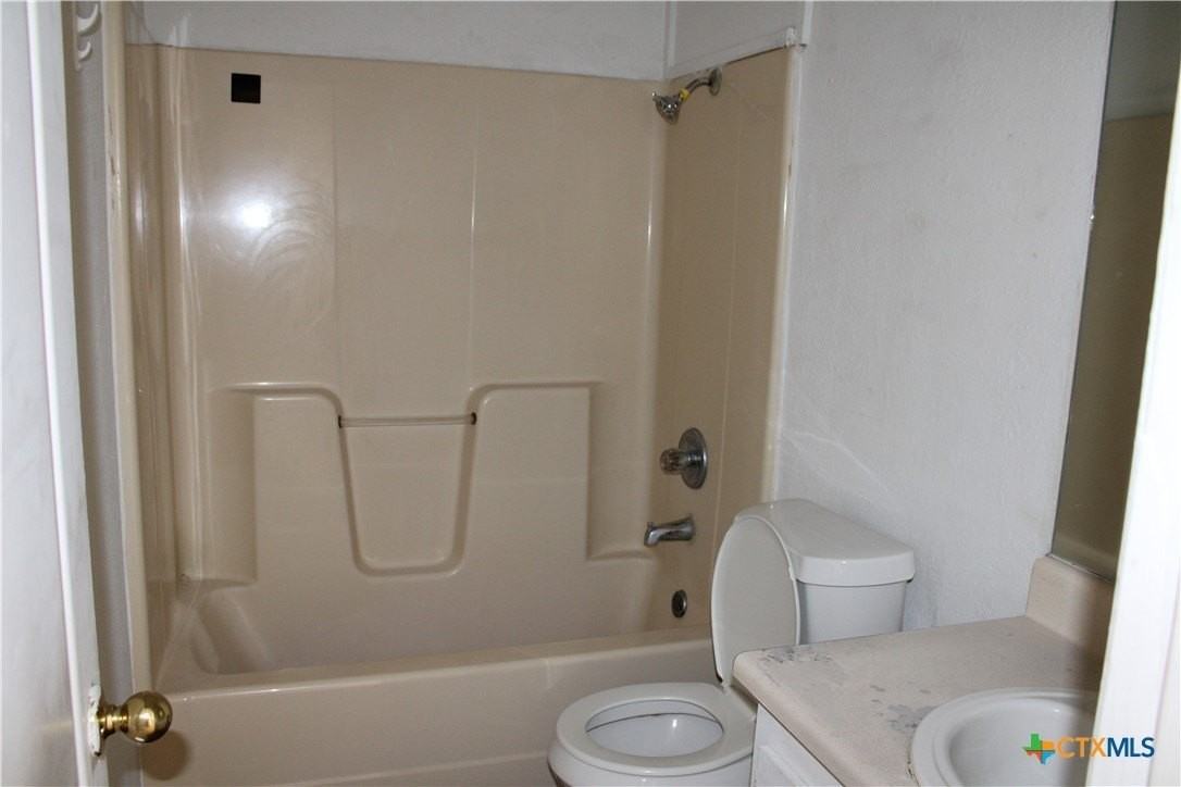 2409 Valley Forge Avenue - Photo 6 of 8