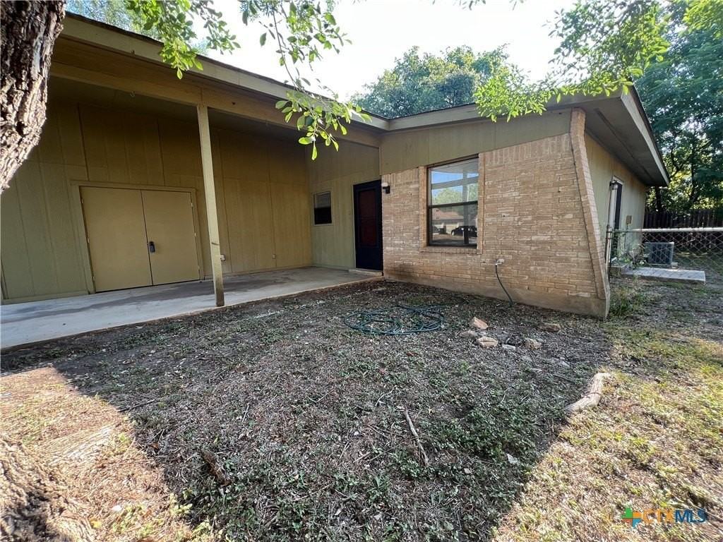 1524 Shannon Circle - Photo 3 of 26