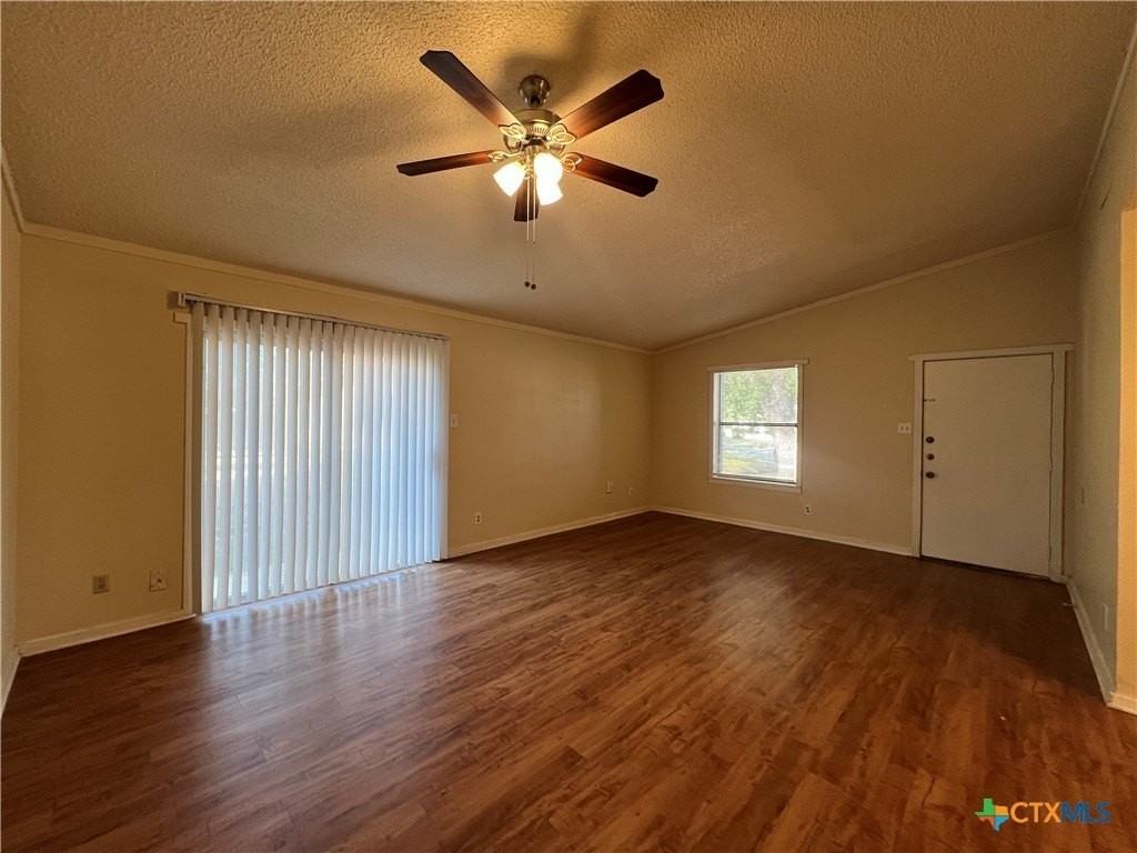 1524 Shannon Circle - Photo 4 of 26