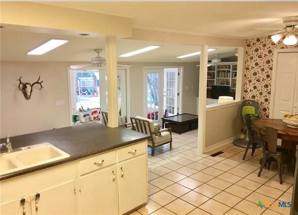 890 Laurel Ln - Photo 5 of 15