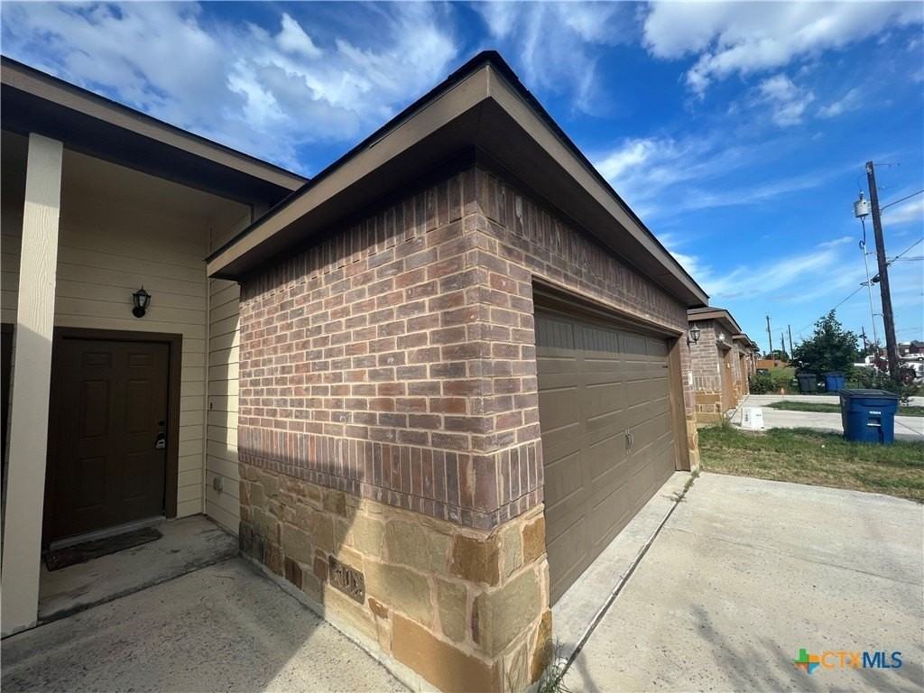 2611 Pahmeyer Rd - Photo 3 of 24