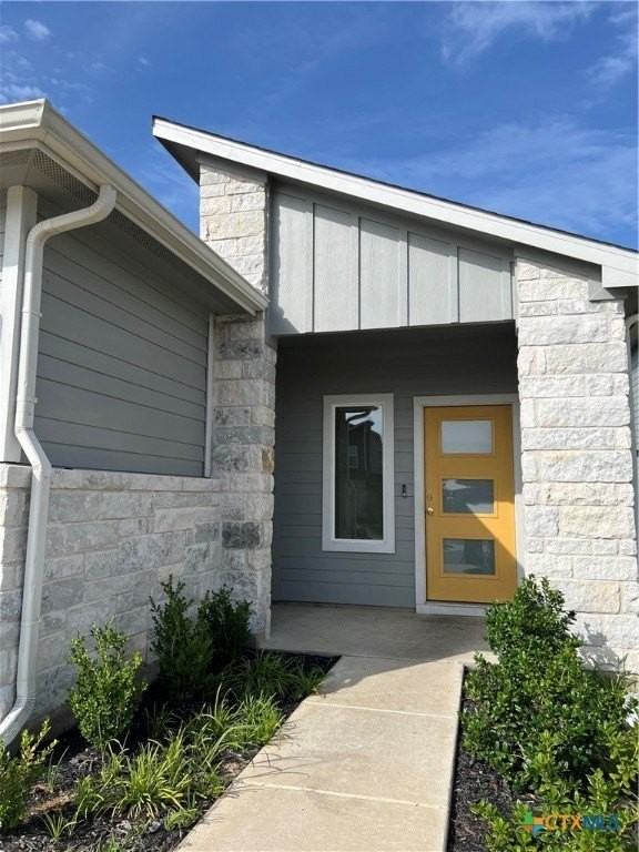 1332 Plymouth Rd - Photo 2 of 17