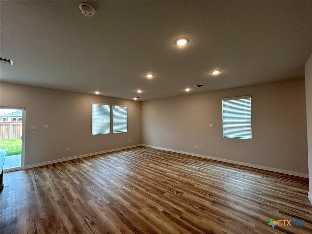 4305 Danforth St - Photo 3 of 35