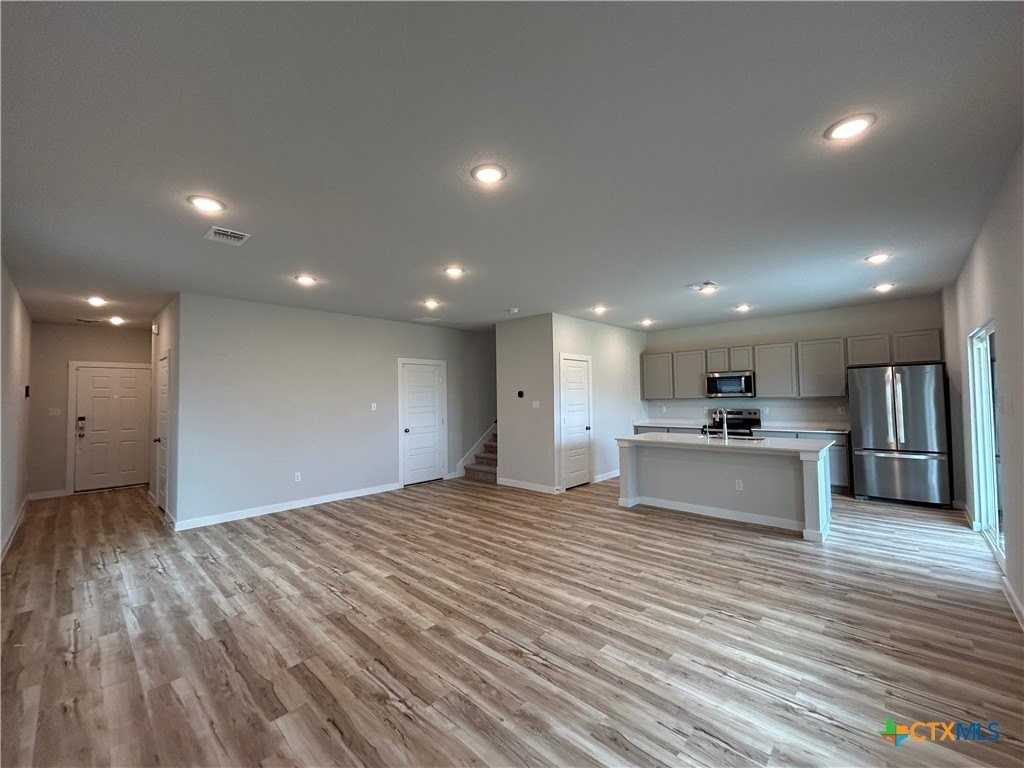 4305 Danforth St - Photo 5 of 35