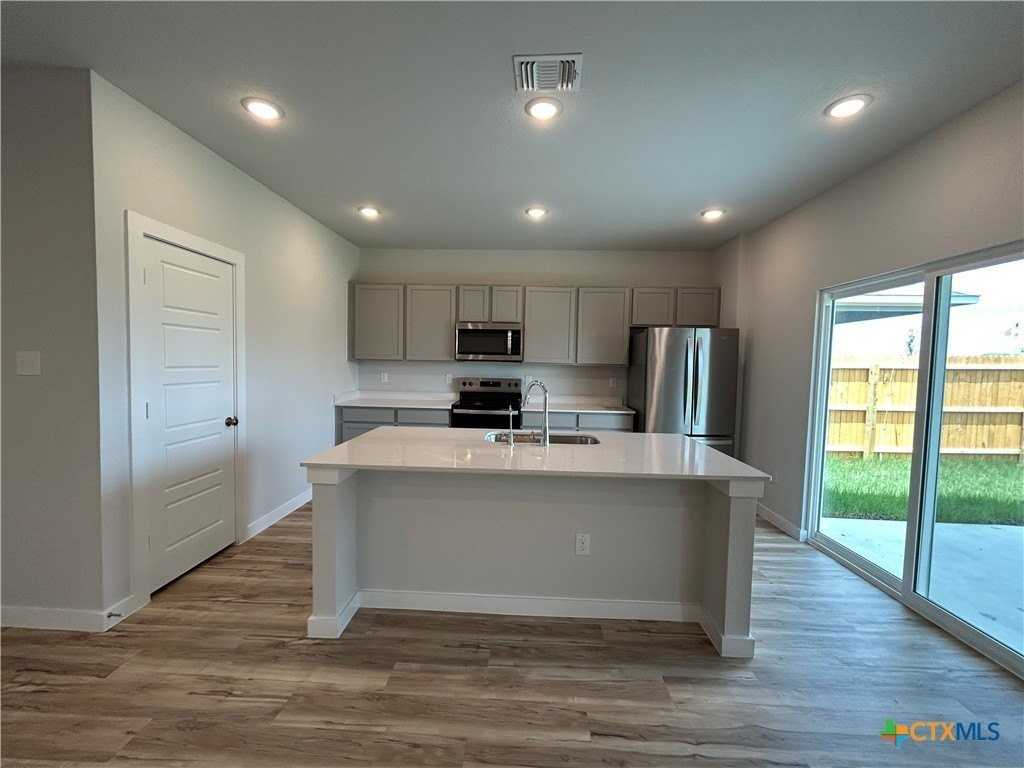 4305 Danforth St - Photo 6 of 35