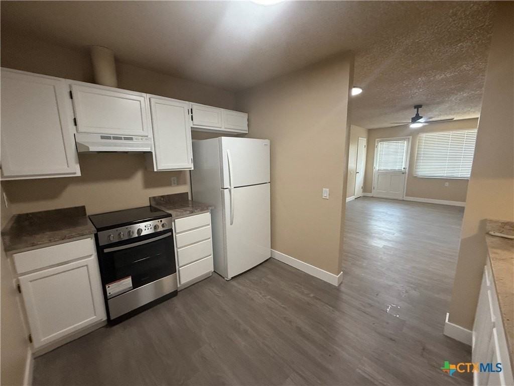 301 Rockwood Dr Apt K4 #K4 - Photo 2 of 10