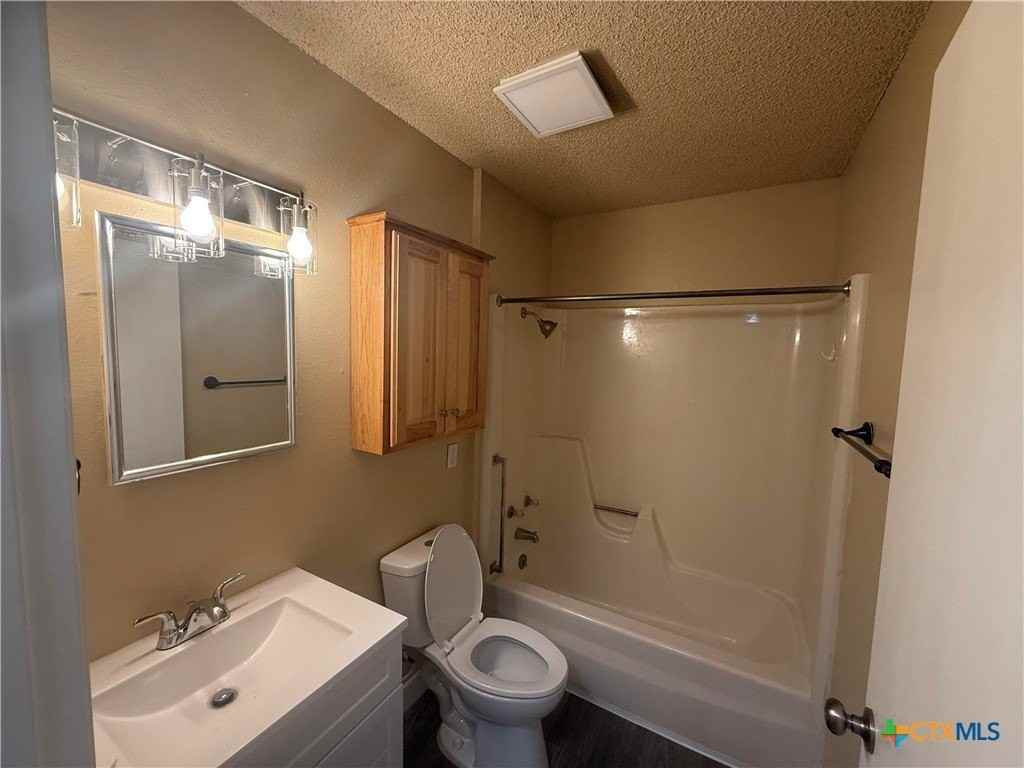 301 Rockwood Dr Apt K4 #K4 - Photo 7 of 10