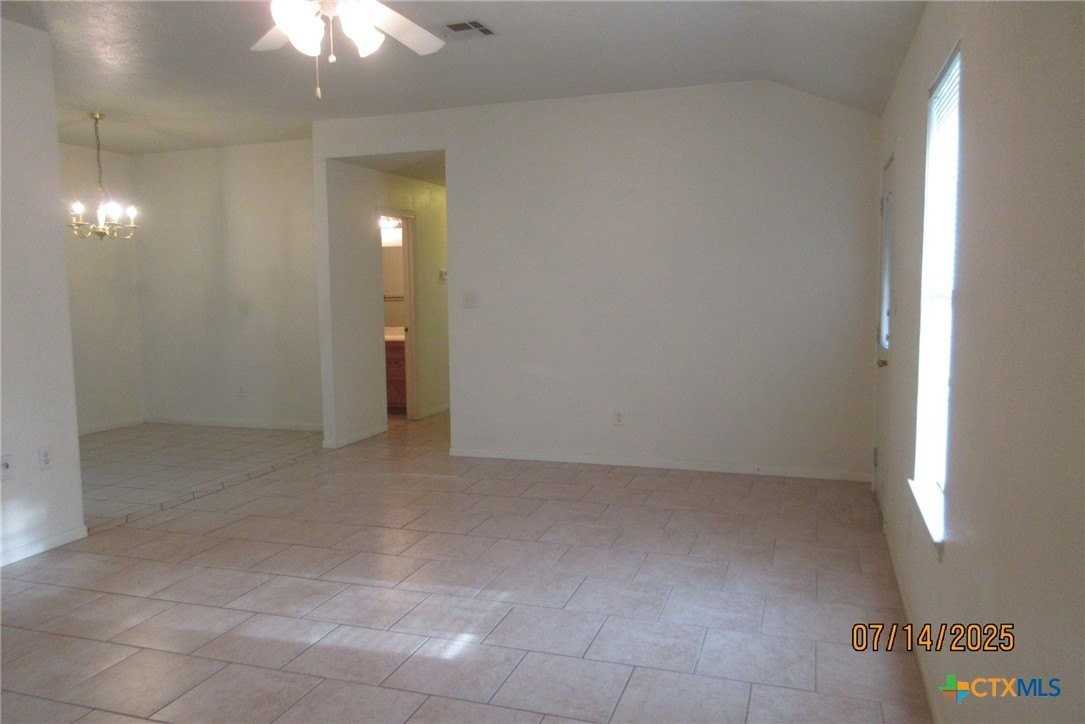 2606 Edgefield St - Photo 5 of 25