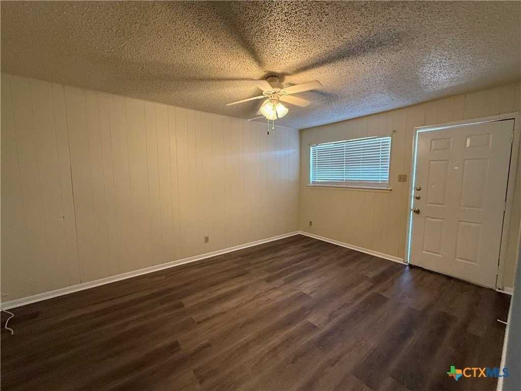 2902 Lake Rd Apt 5 #5 - Photo 2 of 5