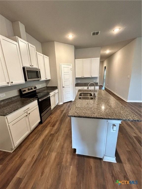 724 Stonemanor Bay - Photo 2 of 33