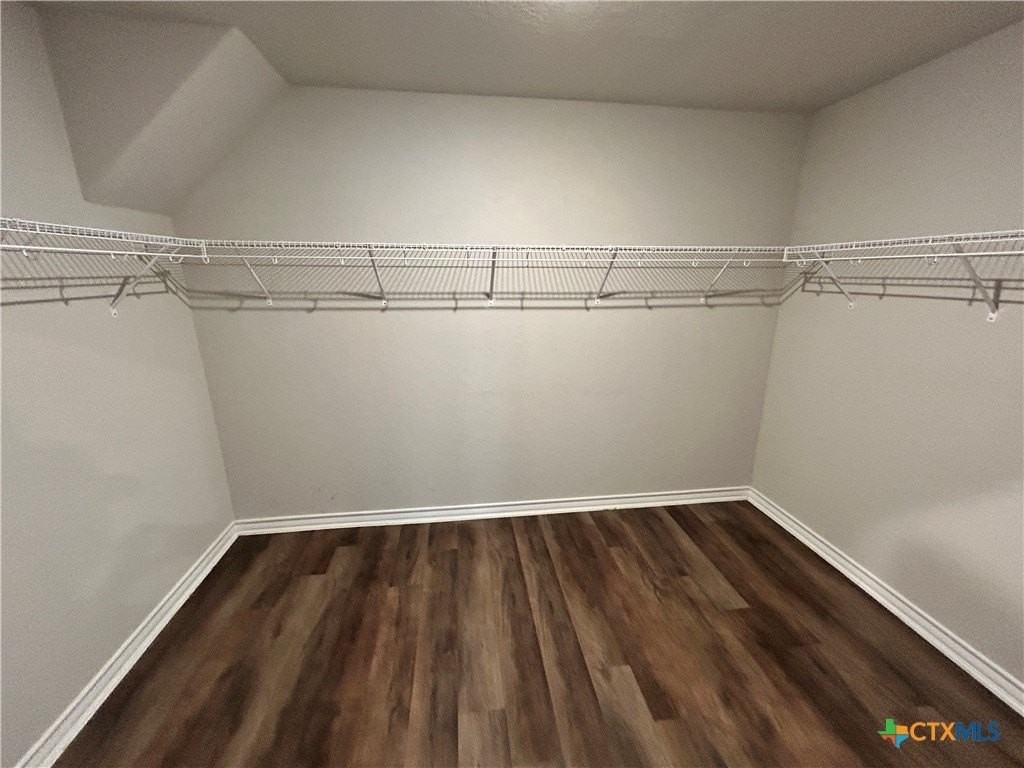 724 Stonemanor Bay - Photo 3 of 33