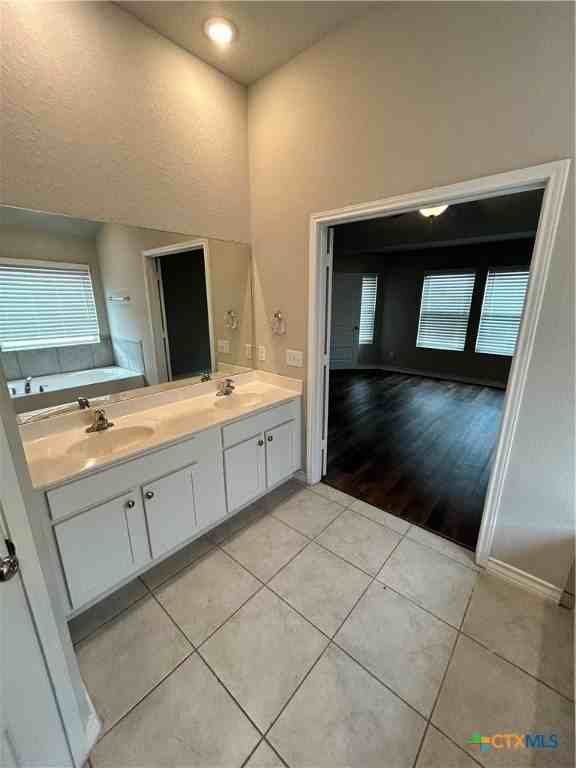 724 Stonemanor Bay - Photo 5 of 33