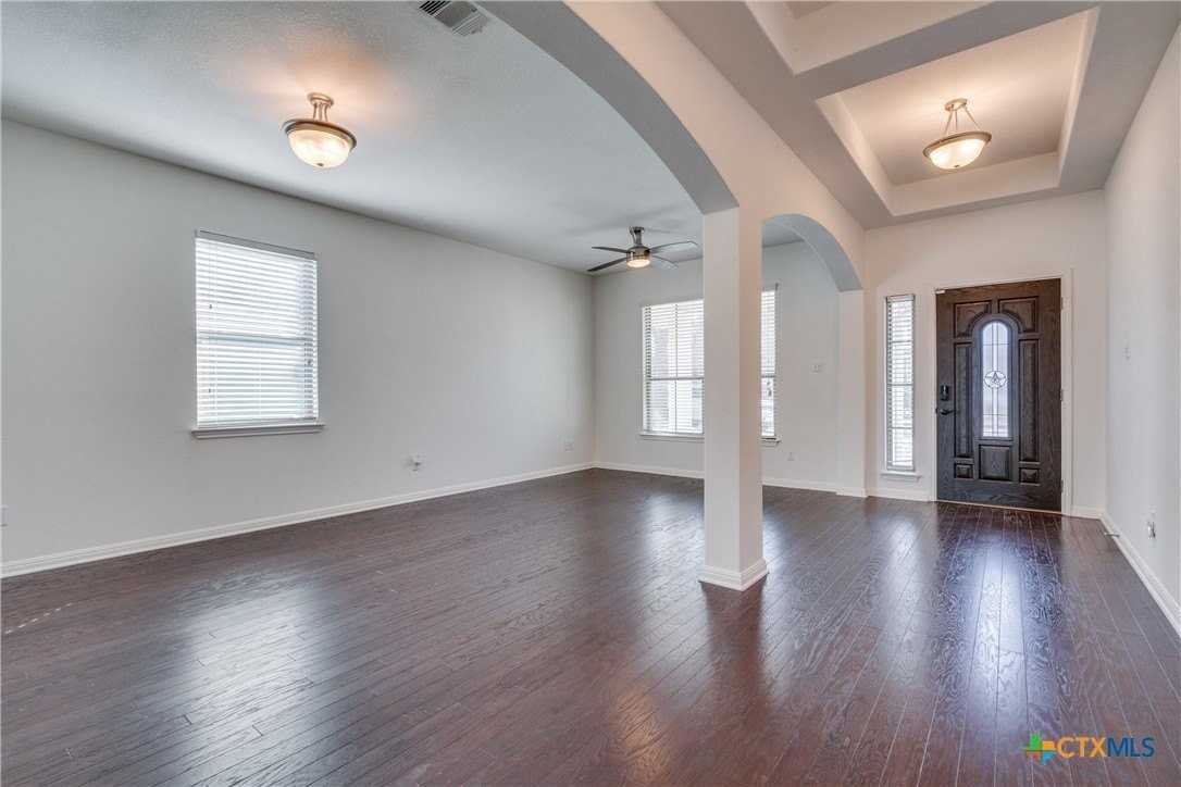 1019 Powell - Photo 4 of 17