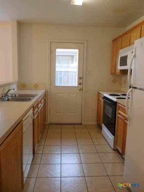 933 Rosewood #A - Photo 4 of 10