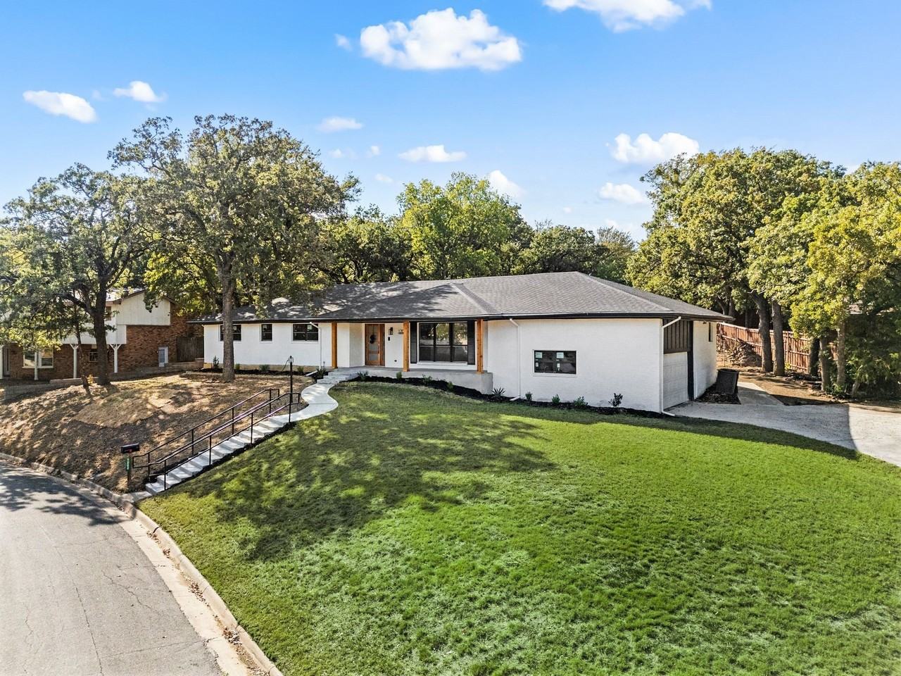 1200 Tanglewood Trl - Photo 4 of 28