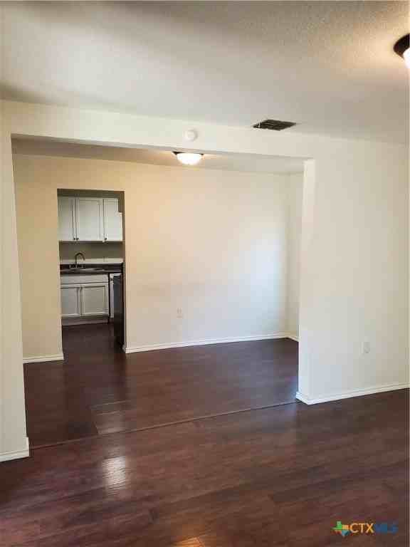 826 North Bowie Street - Photo 4 of 9