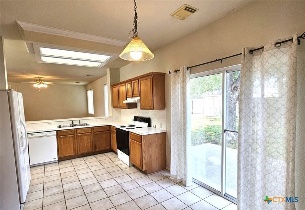 237 Tapwood Lane - Photo 2 of 19