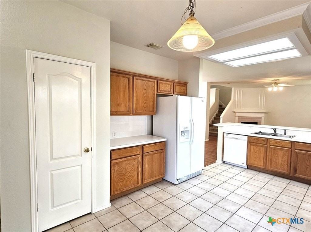 237 Tapwood Lane - Photo 3 of 19