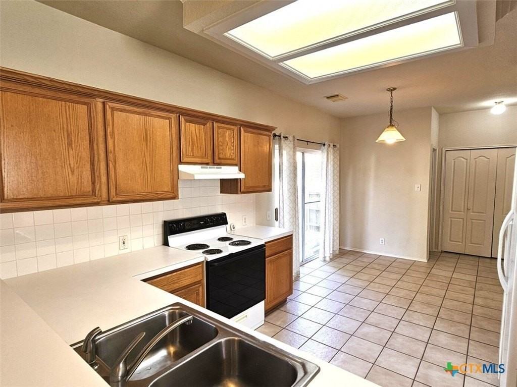 237 Tapwood Lane - Photo 4 of 19