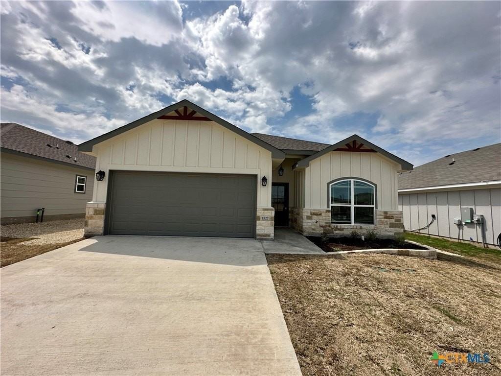 1527 Sideoats Lane - Photo 2 of 14