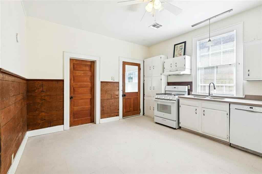 237 Elmeer Ave - Photo 5 of 12