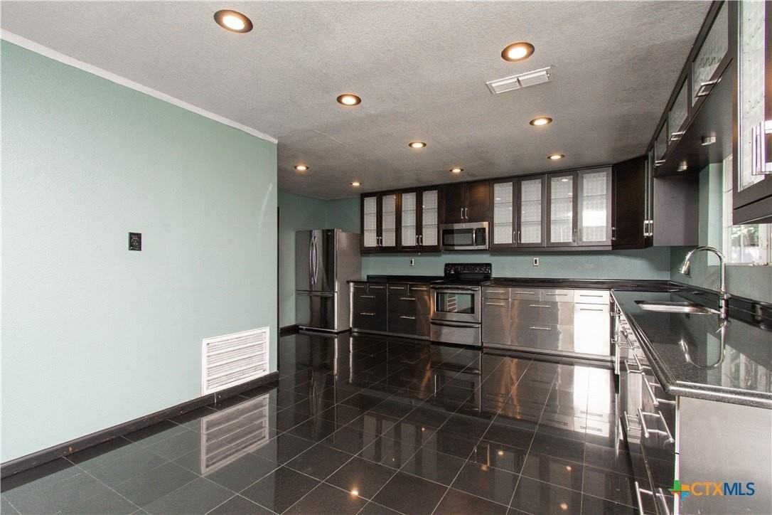 2524 Berkett Dr - Photo 5 of 21