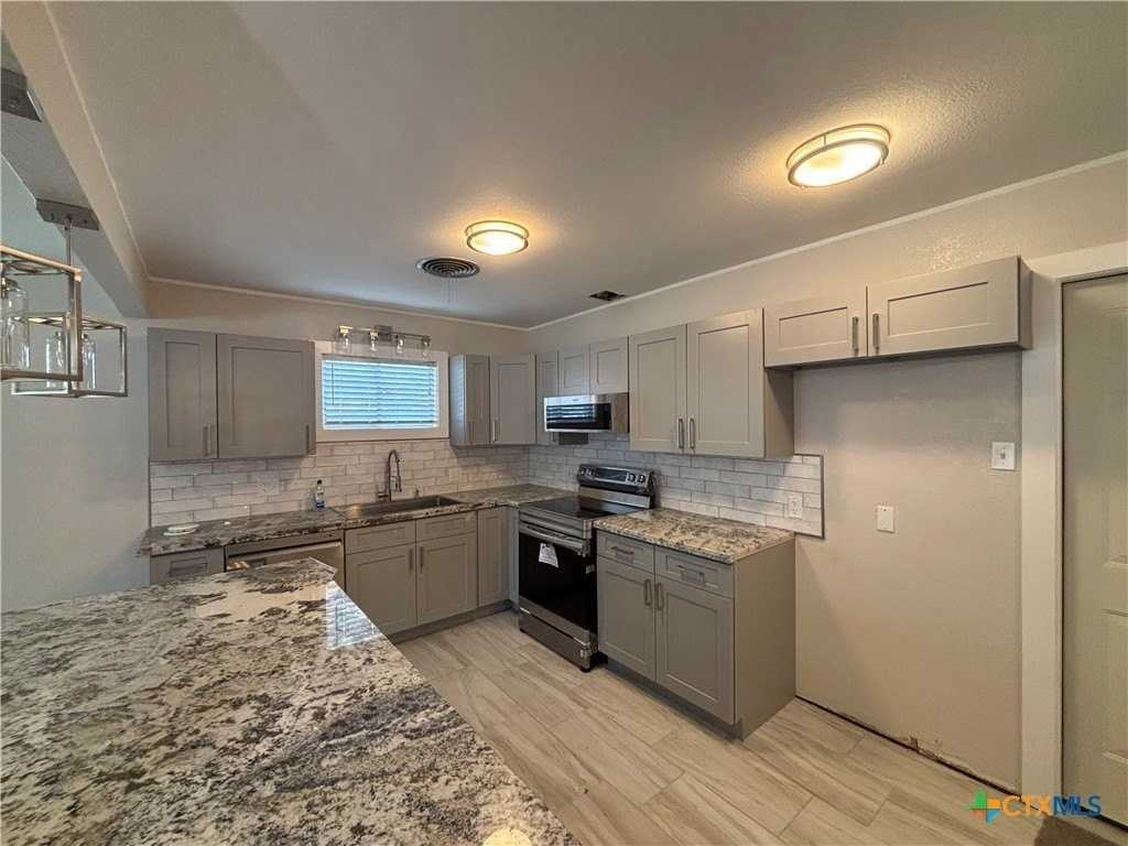 2502 E Poplar Ave - Photo 2 of 11