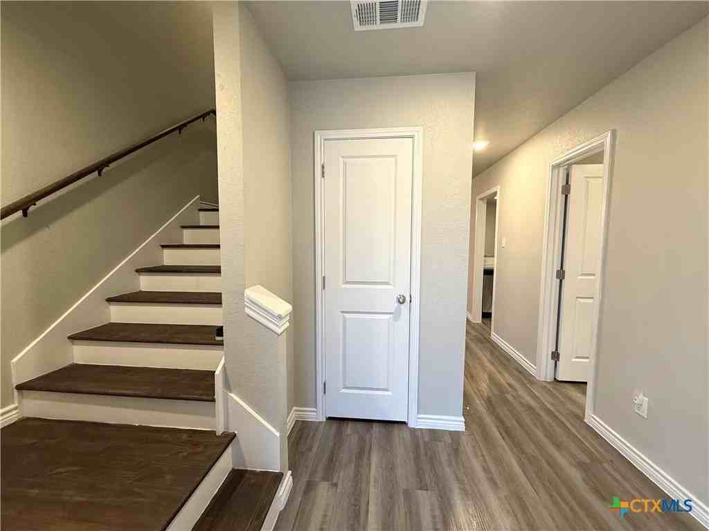 1701 Dakota Trce - Photo 2 of 21