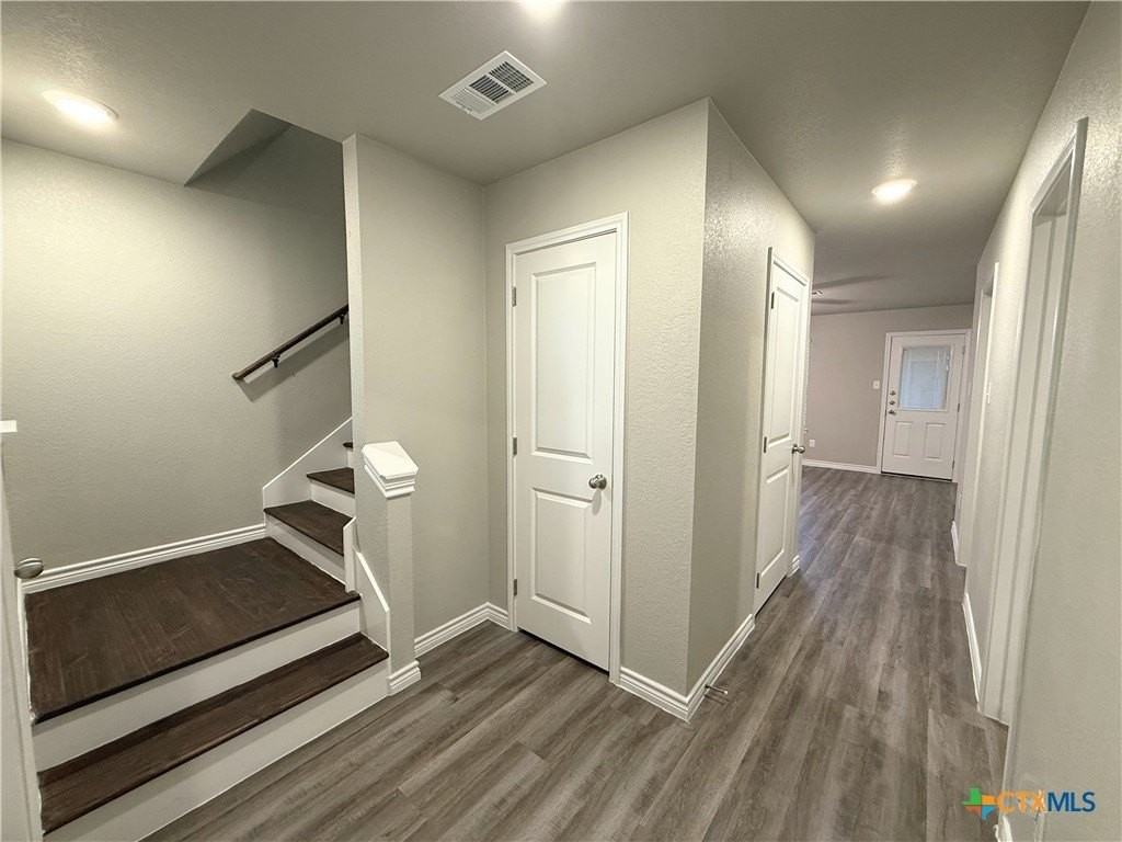 1701 Dakota Trce - Photo 3 of 21