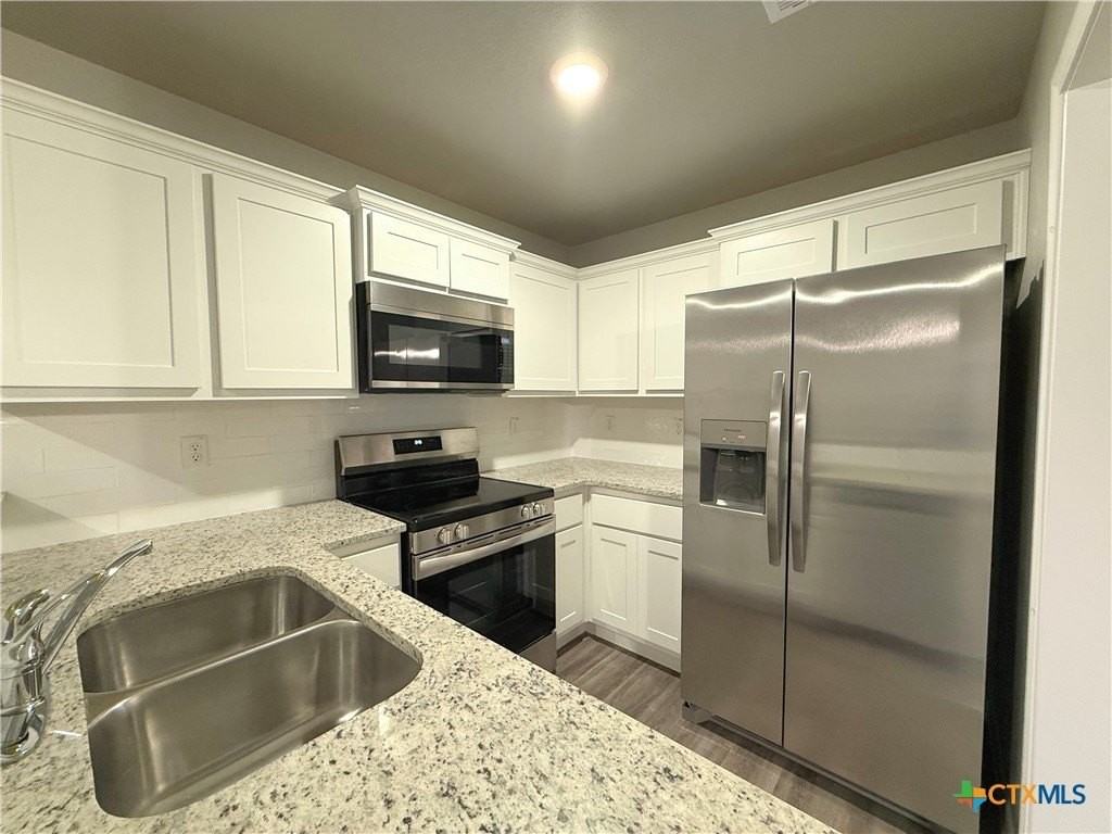 1701 Dakota Trce - Photo 5 of 21