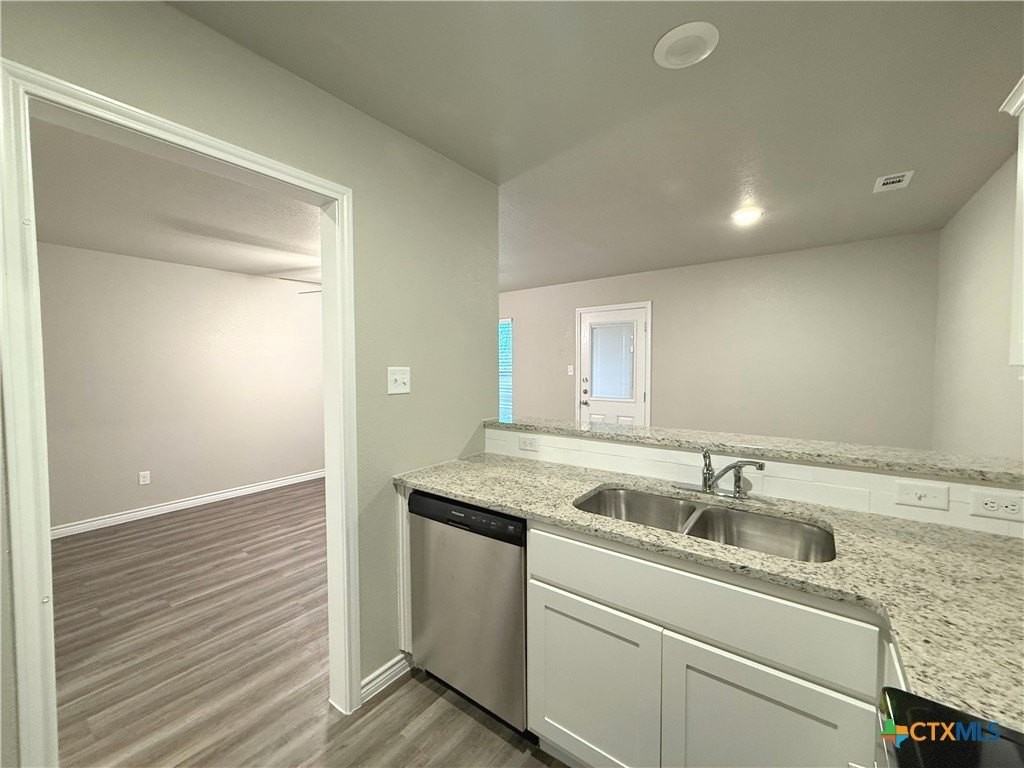 1701 Dakota Trce - Photo 6 of 21