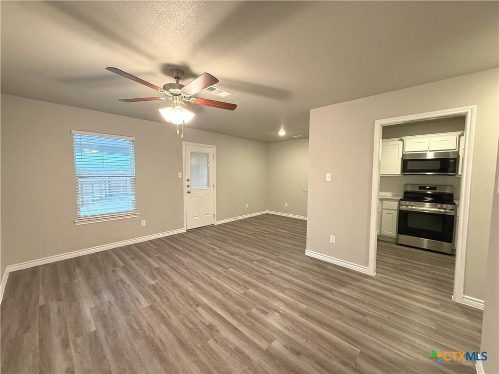 1701 Dakota Trce - Photo 7 of 21