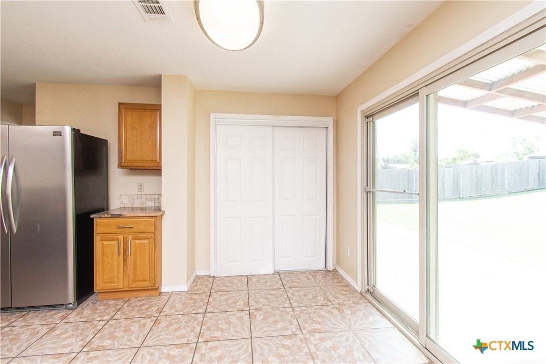 5011 White Rock Drive - Photo 6 of 25