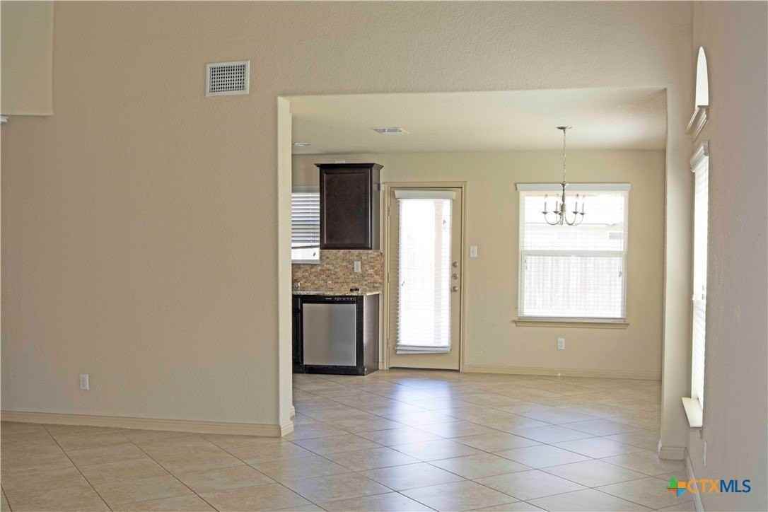 864 Foxfire Dr - Photo 4 of 14