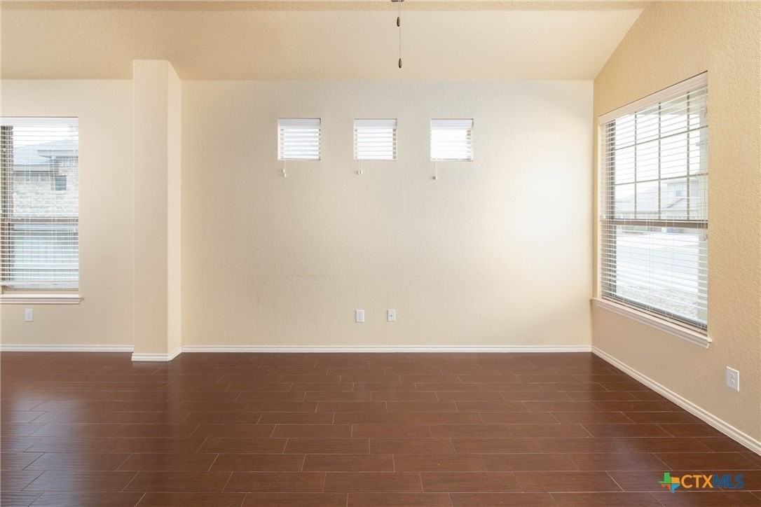 514 Creekside Cir - Photo 5 of 16