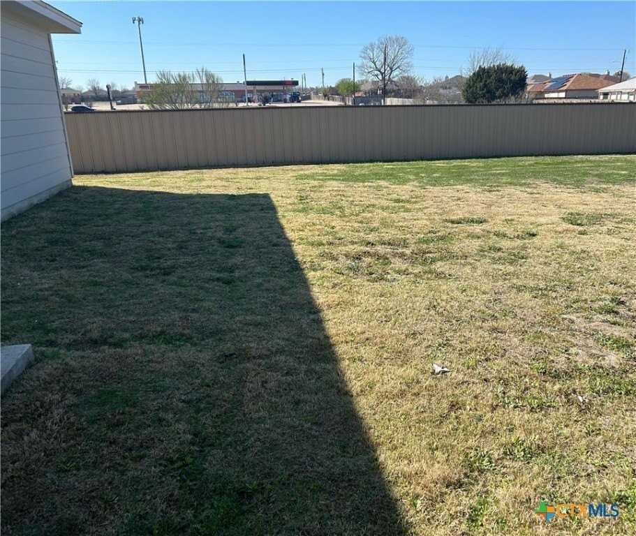 3607 Barnacle Dr Apt B #B - Photo 3 of 9