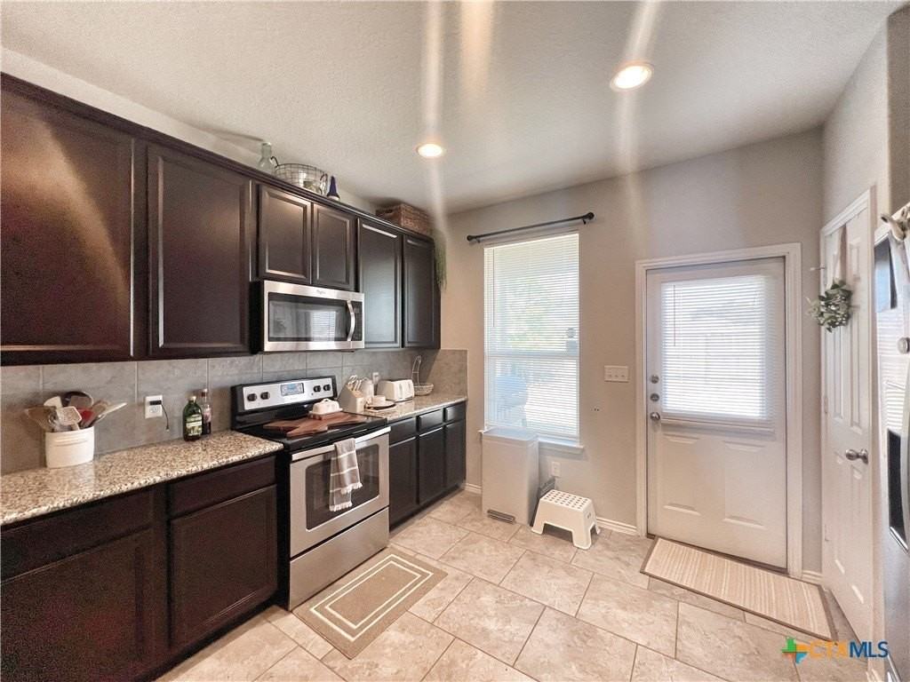 415 Harvest Point - Photo 4 of 17