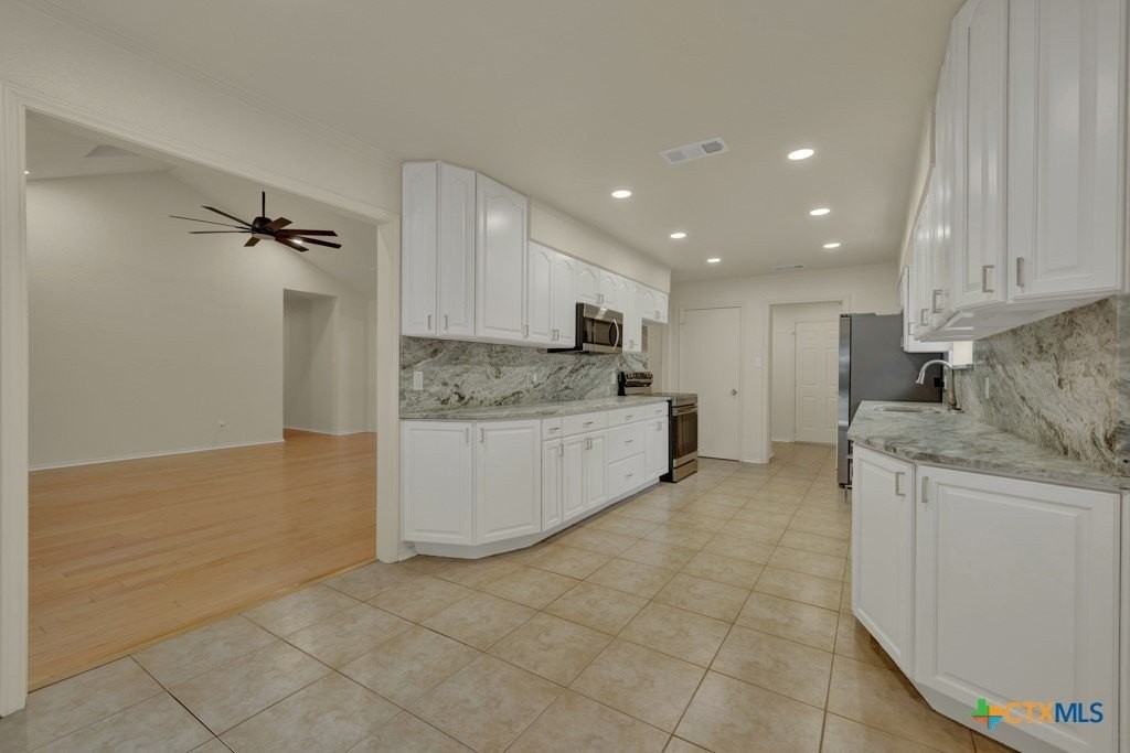 1260 Flaming Oak Dr - Photo 4 of 47