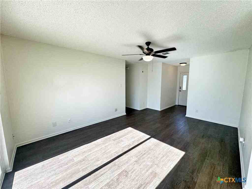 2221 Michigan St - Photo 5 of 24