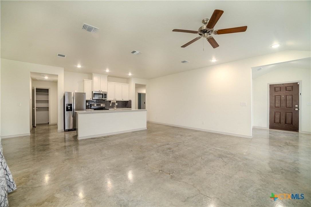 770 Freedom Cir - Photo 6 of 19