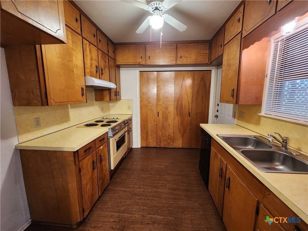 1274 Hillcrest Dr - Photo 2 of 20